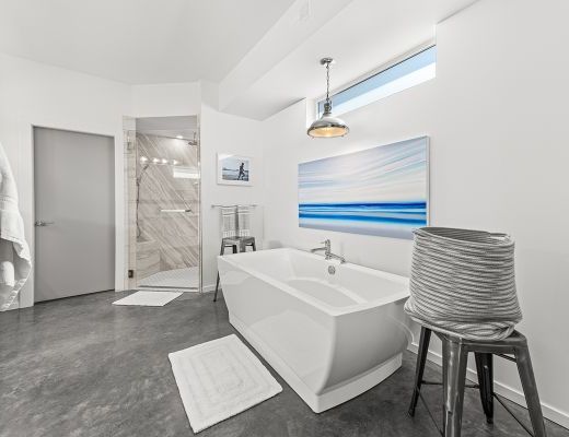 Adobe Haven - 5 Bedroom w/ Pool - Kelowna 
