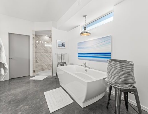 Adobe Haven - 5 Bedroom w/ Pool - Kelowna (CVH)