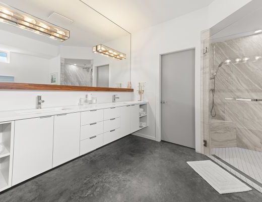 Adobe Haven - 5 Bedroom w/ Pool - Kelowna 