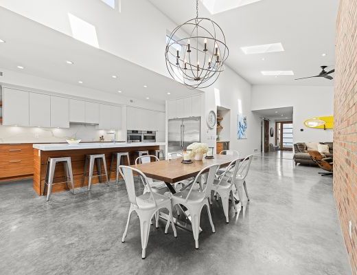 Adobe Haven - 5 Bedroom w/ Pool - Kelowna 