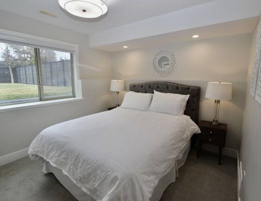 Family Pool Oasis - 5 Bedroom w/Pool - Kelowna