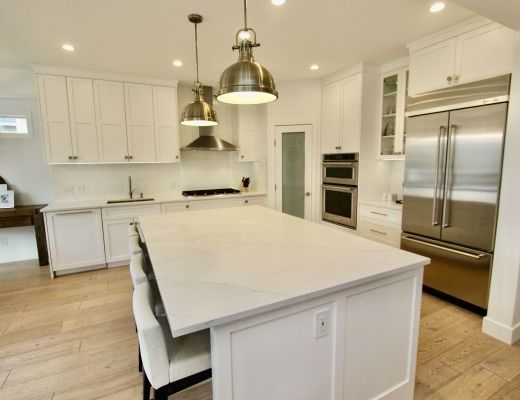 Family Pool Oasis - 5 Bedroom w/Pool - Kelowna