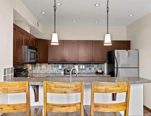 Stone's Throw #59 - 3 Bdrm HT - Sun Peaks (TM)