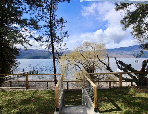 Lakeshore Cabin - 4 Bdrm Lakefront - Kelowna (CVH)