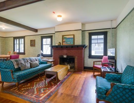 Lakeside Manor - 4 Bdrm-300 ft of Private Beach - Kelowna (CVH)