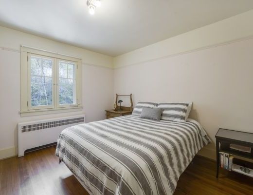 Lakeside Manor - 4 Bdrm-300 ft of Private Beach - Kelowna (CVH)