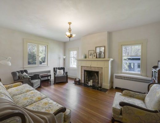 Lakeside Manor - 4 Bdrm-300 ft of Private Beach - Kelowna (CVH)
