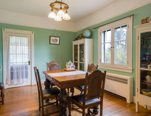 Lakeside Manor - 4 Bdrm-300 ft of Private Beach - Kelowna (CVH)