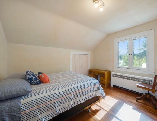 Lakeside Manor - 4 Bdrm-300 ft of Private Beach - Kelowna (CVH)