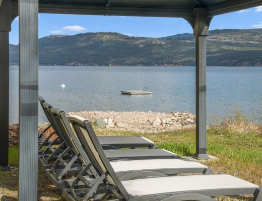 Lakeside Manor - 4 Bdrm-300 ft of Private Beach - Kelowna (CVH)