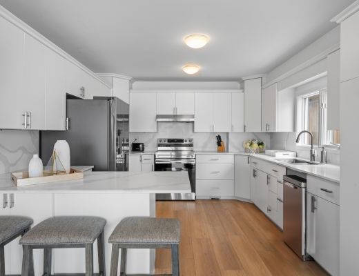 The Lake Escape - 6 Bdrm - West Kelowna (CVH)