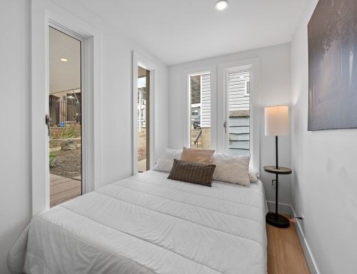The Lake Escape - 6 Bdrm - West Kelowna (CVH)
