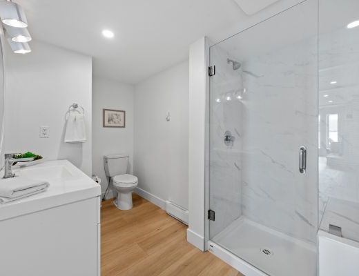 The Lake Escape - 6 Bdrm - West Kelowna (CVH)