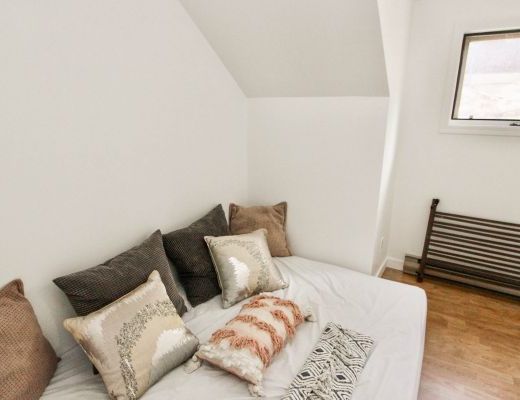 Lakeshore Cabin - 4 Bdrm Lakefront - Kelowna (CVH)
