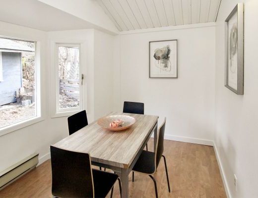 Lakeshore Cabin - 4 Bdrm Lakefront - Kelowna (CVH)