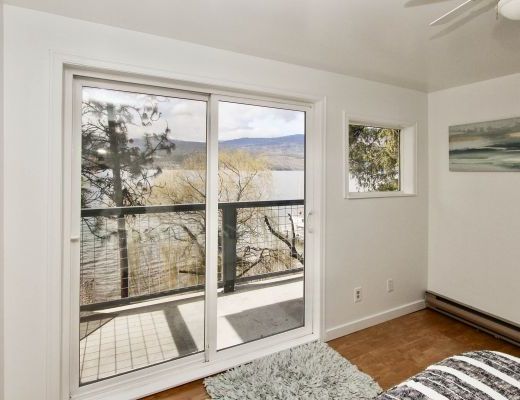 Lakeshore Cabin - 4 Bdrm Lakefront - Kelowna (CVH)