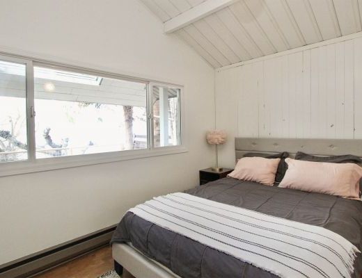 Lakeshore Cabin - 4 Bdrm Lakefront - Kelowna (CVH)