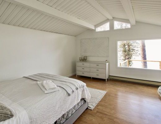 Lakeshore Cabin - 4 Bdrm Lakefront - Kelowna (CVH)