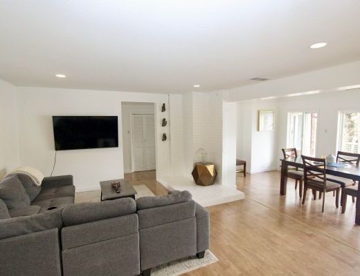 Lakeshore Cabin - 4 Bdrm Lakefront - Kelowna (CVH)