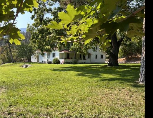 Lakeside Manor - 4 Bdrm-300 ft of Private Beach - Kelowna (CVH)
