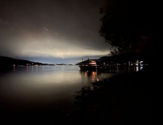 Lakeside Manor - 4 Bdrm-300 ft of Private Beach - Kelowna (CVH)