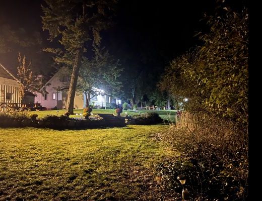 Lakeside Manor - 4 Bdrm-300 ft of Private Beach - Kelowna (CVH)