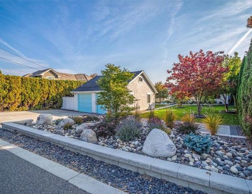Barefoot Beachhouse - 3 Bdrm Lakefront - West Kelowna (CVH)