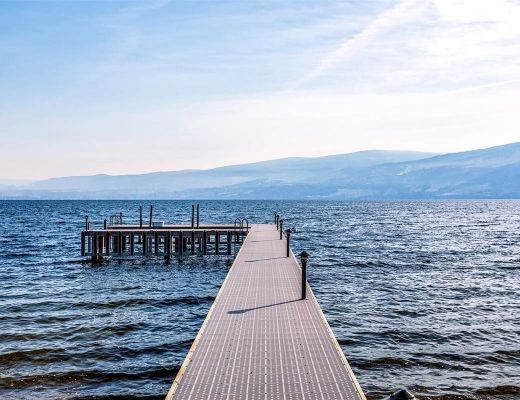 Barefoot Beachhouse - 3 Bdrm Lakefront - West Kelowna (CVH)