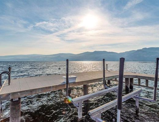 Barefoot Beachhouse - 3 Bdrm Lakefront - West Kelowna (CVH)