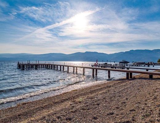 Barefoot Beachhouse - 3 Bdrm Lakefront - West Kelowna (CVH)