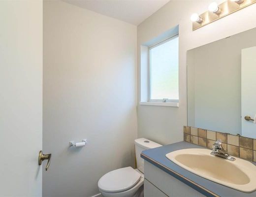 Barefoot Beachhouse - 3 Bdrm Lakefront - West Kelowna (CVH)