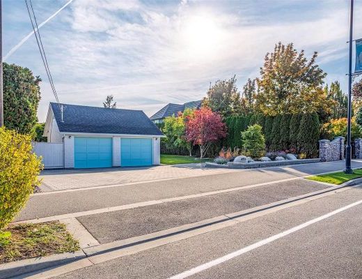 Barefoot Beachhouse - 3 Bdrm Lakefront - West Kelowna (CVH)