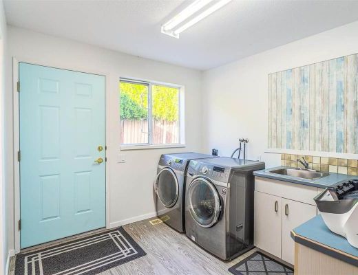 Barefoot Beachhouse - 3 Bdrm Lakefront - West Kelowna (CVH)