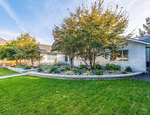 Barefoot Beachhouse - 3 Bdrm Lakefront - West Kelowna (CVH)
