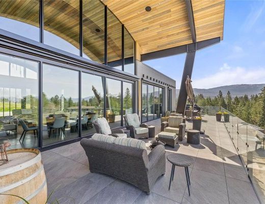 Modern Estate - 4 Brdm HT - Kelowna
