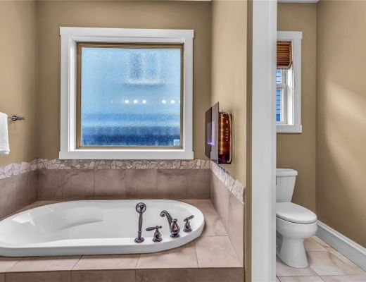 Black Mountain Oasis - 5 Bdrm w/ Pool (CVH)