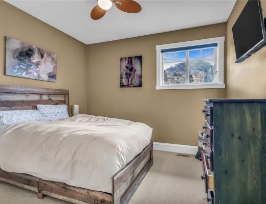 Black Mountain Oasis - 5 Bdrm w/ Pool (CVH)