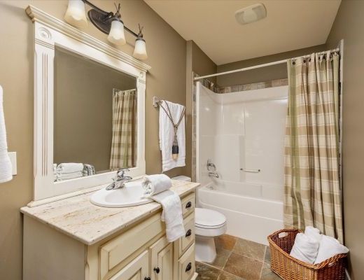 Elegant Lakeview Residence - 4 Bdrm - Oyama