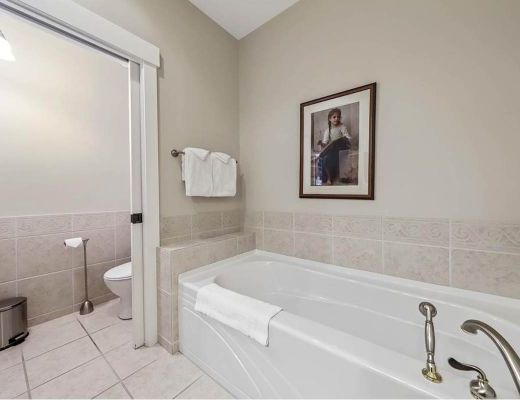 The Sasquatch Lodge - 4 Bdrm HT - Sun Peaks (TM 15)