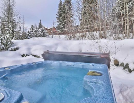 The Sasquatch Lodge - 4 Bdrm HT - Sun Peaks (TM 15)