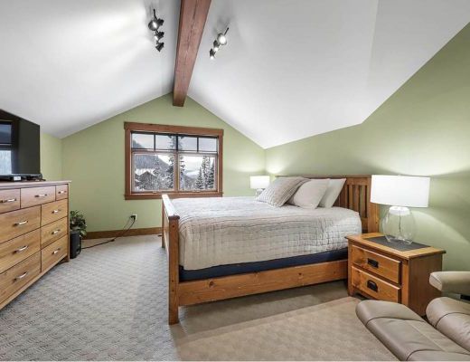 Fairways Drive Twin Oaks - 4 Bdrm HT - Sun Peaks (TM 15)