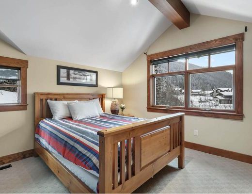 Fairways Drive Twin Oaks - 4 Bdrm HT - Sun Peaks (TM 15)