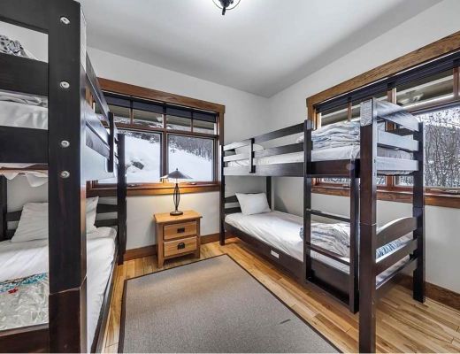 Fairways Drive Twin Oaks - 4 Bdrm HT - Sun Peaks (TM 15)