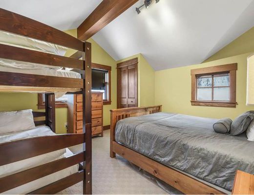 Fairways Drive Twin Oaks - 4 Bdrm HT - Sun Peaks (TM 15)