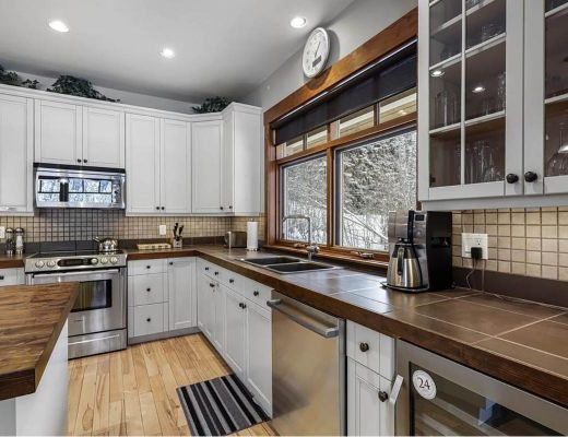Fairways Drive Twin Oaks - 4 Bdrm HT - Sun Peaks (TM 15)