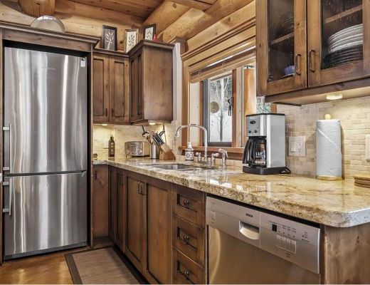 Fairways Drive Eagle View Chalet - 3 Bdrm HT - Sun Peaks (TM 15)