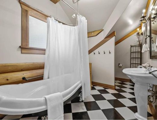 Fairways Drive Eagle View Chalet - 3 Bdrm HT - Sun Peaks (TM 15)