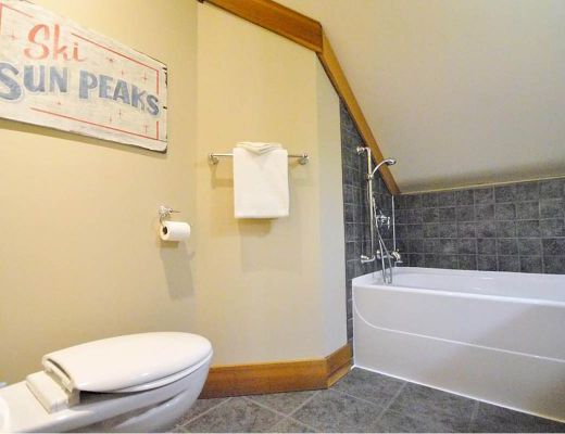 Fairways Drive Eagle View Chalet - 3 Bdrm HT - Sun Peaks (TM 15)
