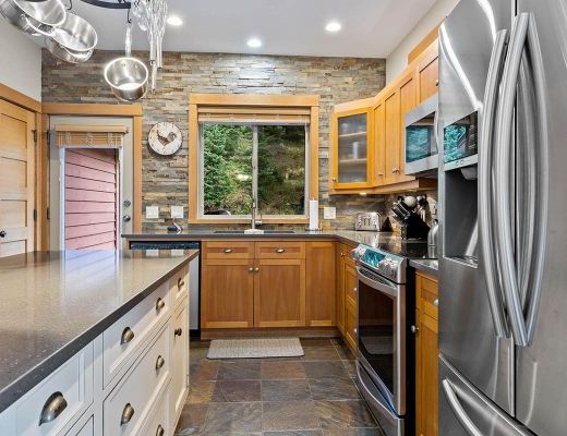 Fairways Drive White Pines - 4 Bdrm HT - Sun Peaks (TM 15)