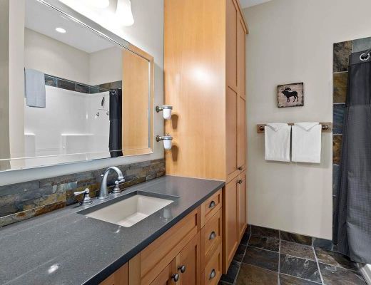Fairways Drive White Pines - 4 Bdrm HT - Sun Peaks (TM 15)